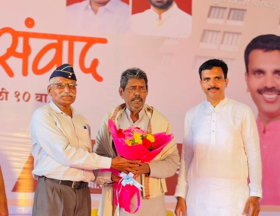 पेरे पाटील यांचा सत्कार